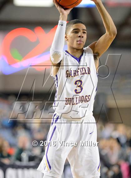 Thumbnail 2 in Rainier Beach vs Garfield (WIAA 3A Semifinal)  photogallery.