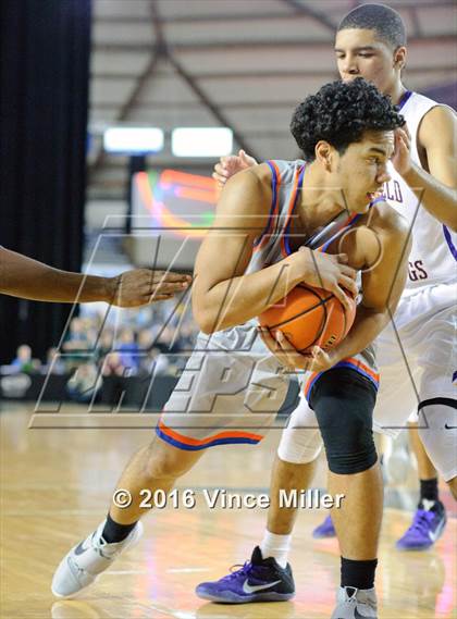 Thumbnail 1 in Rainier Beach vs Garfield (WIAA 3A Semifinal)  photogallery.