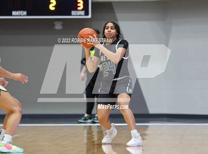 Thumbnail 3 in DeSoto vs. Lake Ridge (UIL 6A Quarterfinals) photogallery.