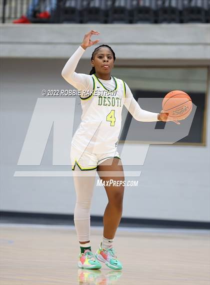 Thumbnail 2 in DeSoto vs. Lake Ridge (UIL 6A Quarterfinals) photogallery.