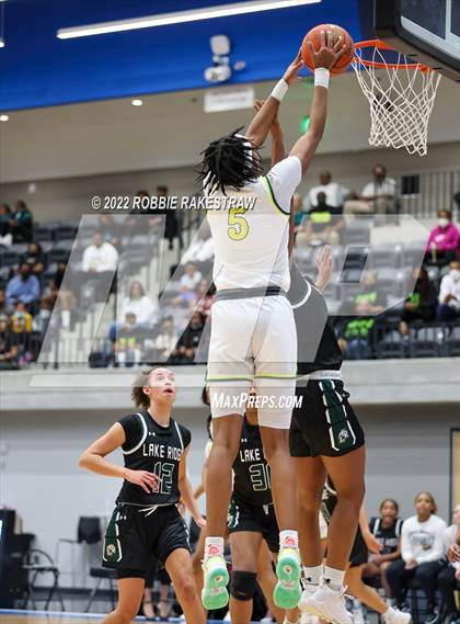 Thumbnail 3 in DeSoto vs. Lake Ridge (UIL 6A Quarterfinals) photogallery.