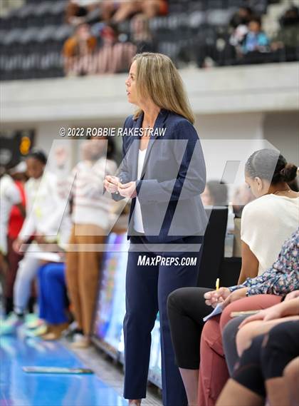 Thumbnail 3 in DeSoto vs. Lake Ridge (UIL 6A Quarterfinals) photogallery.