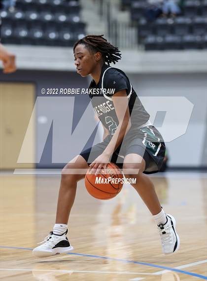 Thumbnail 1 in DeSoto vs. Lake Ridge (UIL 6A Quarterfinals) photogallery.