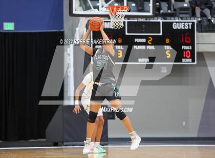 Thumbnail 2 in DeSoto vs. Lake Ridge (UIL 6A Quarterfinals) photogallery.