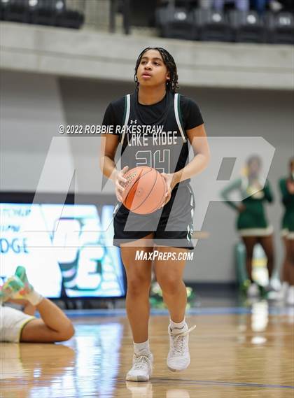 Thumbnail 3 in DeSoto vs. Lake Ridge (UIL 6A Quarterfinals) photogallery.