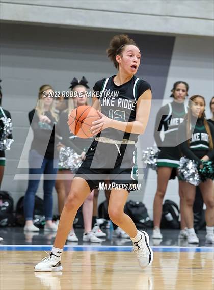 Thumbnail 1 in DeSoto vs. Lake Ridge (UIL 6A Quarterfinals) photogallery.