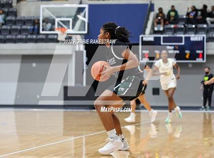 Thumbnail 1 in DeSoto vs. Lake Ridge (UIL 6A Quarterfinals) photogallery.
