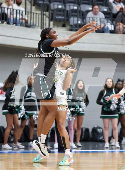 Thumbnail 1 in DeSoto vs. Lake Ridge (UIL 6A Quarterfinals) photogallery.