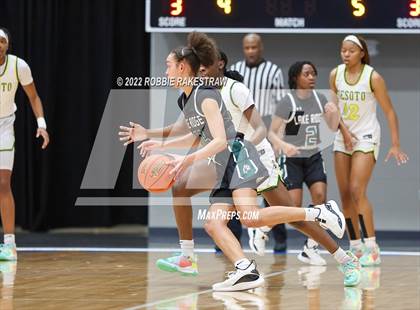 Thumbnail 2 in DeSoto vs. Lake Ridge (UIL 6A Quarterfinals) photogallery.