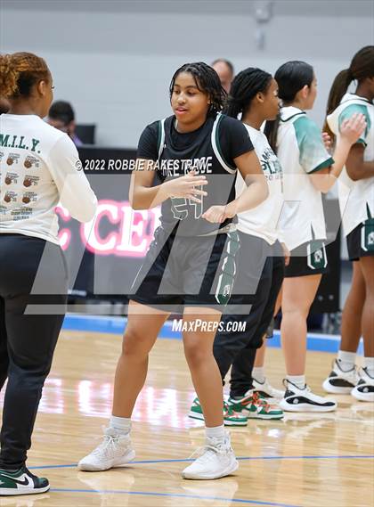 Thumbnail 3 in DeSoto vs. Lake Ridge (UIL 6A Quarterfinals) photogallery.