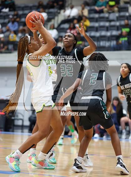 Thumbnail 2 in DeSoto vs. Lake Ridge (UIL 6A Quarterfinals) photogallery.