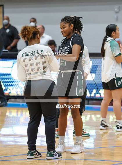 Thumbnail 1 in DeSoto vs. Lake Ridge (UIL 6A Quarterfinals) photogallery.