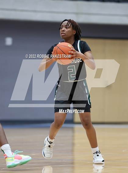 Thumbnail 1 in DeSoto vs. Lake Ridge (UIL 6A Quarterfinals) photogallery.