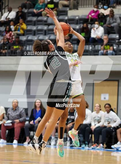 Thumbnail 2 in DeSoto vs. Lake Ridge (UIL 6A Quarterfinals) photogallery.