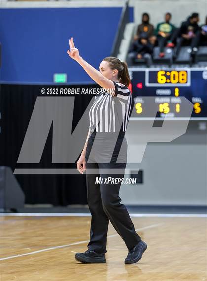 Thumbnail 2 in DeSoto vs. Lake Ridge (UIL 6A Quarterfinals) photogallery.
