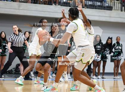 Thumbnail 2 in DeSoto vs. Lake Ridge (UIL 6A Quarterfinals) photogallery.