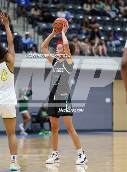 Thumbnail 3 in DeSoto vs. Lake Ridge (UIL 6A Quarterfinals) photogallery.