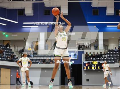 Thumbnail 2 in DeSoto vs. Lake Ridge (UIL 6A Quarterfinals) photogallery.