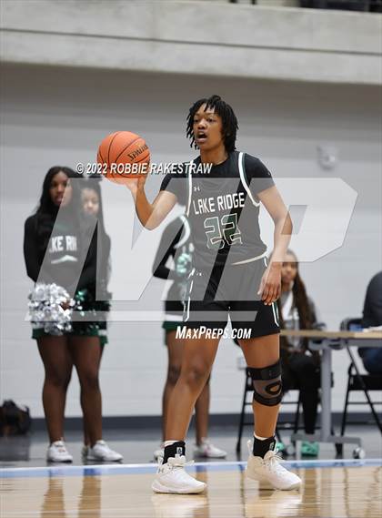 Thumbnail 3 in DeSoto vs. Lake Ridge (UIL 6A Quarterfinals) photogallery.