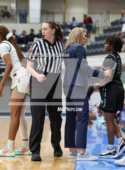 Thumbnail 2 in DeSoto vs. Lake Ridge (UIL 6A Quarterfinals) photogallery.