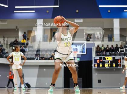 Thumbnail 1 in DeSoto vs. Lake Ridge (UIL 6A Quarterfinals) photogallery.