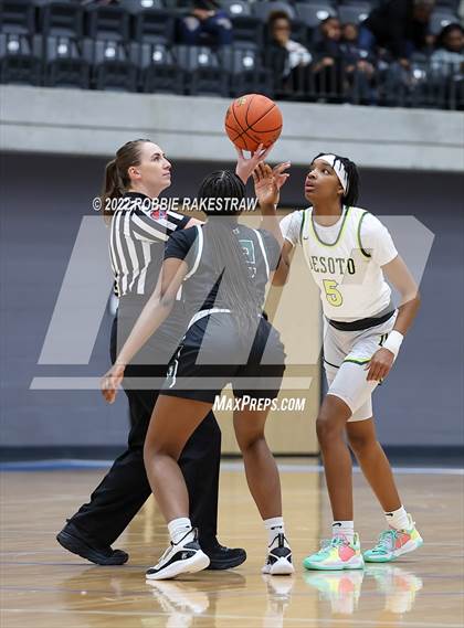 Thumbnail 3 in DeSoto vs. Lake Ridge (UIL 6A Quarterfinals) photogallery.