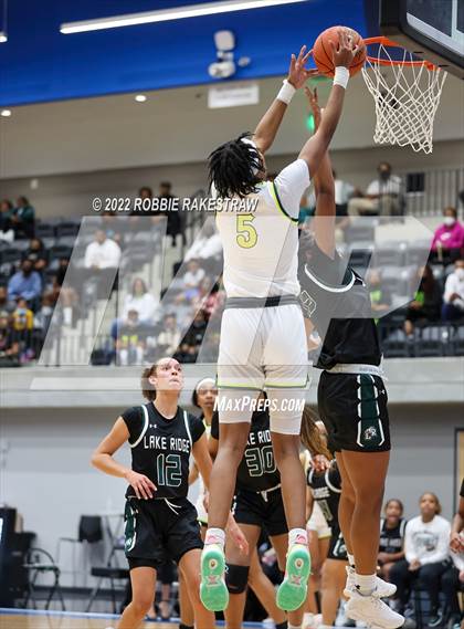 Thumbnail 1 in DeSoto vs. Lake Ridge (UIL 6A Quarterfinals) photogallery.