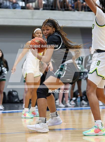 Thumbnail 1 in DeSoto vs. Lake Ridge (UIL 6A Quarterfinals) photogallery.