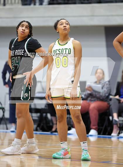 Thumbnail 2 in DeSoto vs. Lake Ridge (UIL 6A Quarterfinals) photogallery.