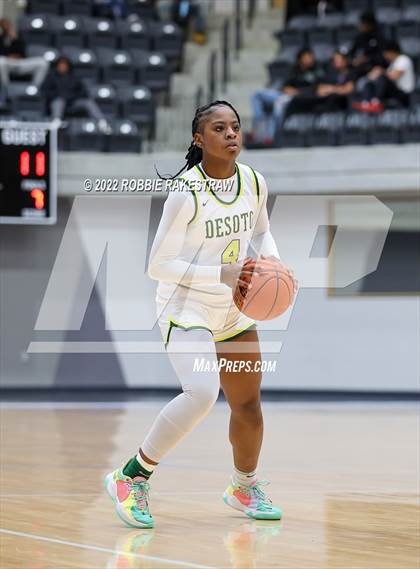 Thumbnail 2 in DeSoto vs. Lake Ridge (UIL 6A Quarterfinals) photogallery.