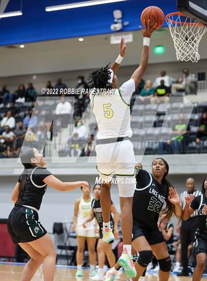 Thumbnail 3 in DeSoto vs. Lake Ridge (UIL 6A Quarterfinals) photogallery.