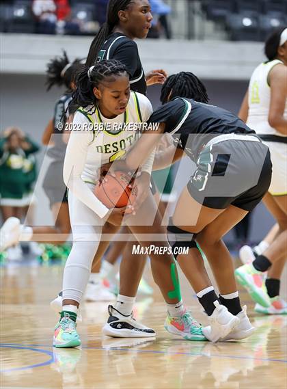 Thumbnail 2 in DeSoto vs. Lake Ridge (UIL 6A Quarterfinals) photogallery.