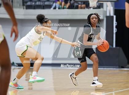 Thumbnail 2 in DeSoto vs. Lake Ridge (UIL 6A Quarterfinals) photogallery.