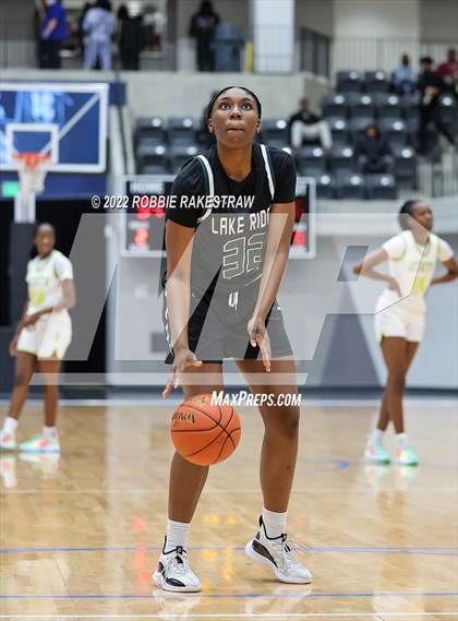 Thumbnail 2 in DeSoto vs. Lake Ridge (UIL 6A Quarterfinals) photogallery.