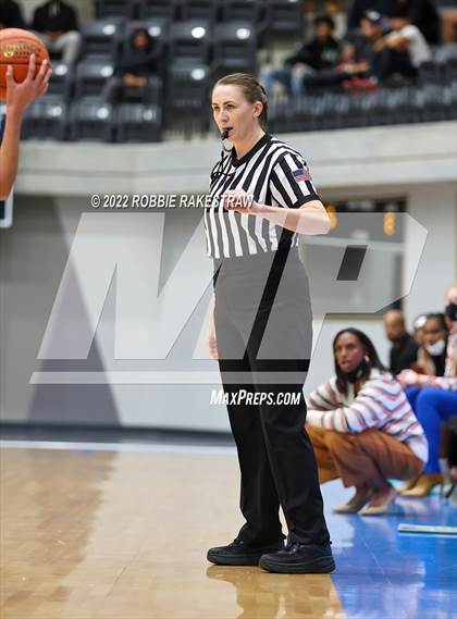 Thumbnail 3 in DeSoto vs. Lake Ridge (UIL 6A Quarterfinals) photogallery.