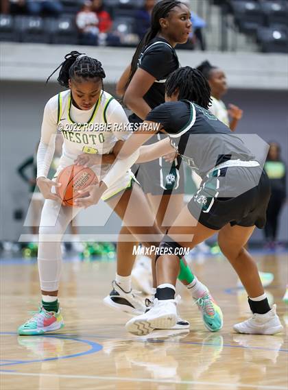 Thumbnail 3 in DeSoto vs. Lake Ridge (UIL 6A Quarterfinals) photogallery.