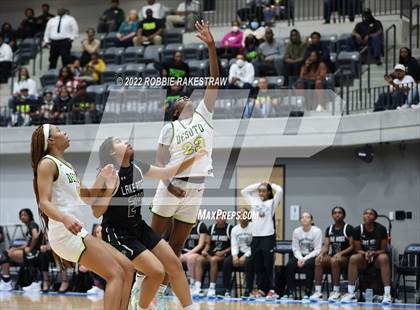 Thumbnail 1 in DeSoto vs. Lake Ridge (UIL 6A Quarterfinals) photogallery.