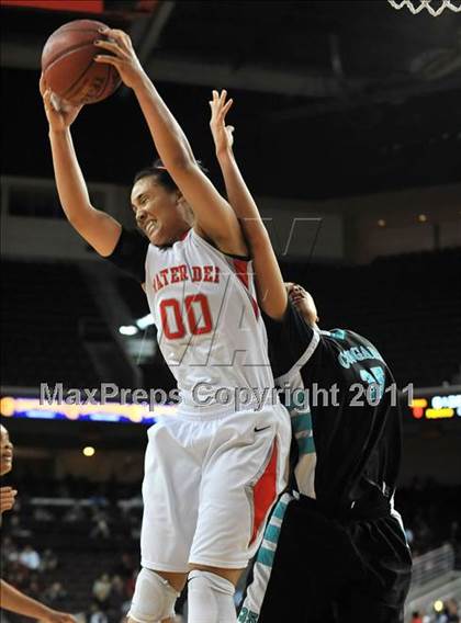 Thumbnail 3 in Canyon Springs vs. Mater Dei (CIF SoCal D1 Regional Final) photogallery.