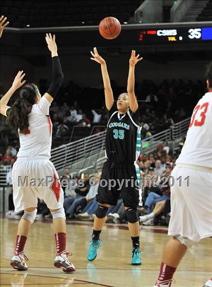 Thumbnail 3 in Canyon Springs vs. Mater Dei (CIF SoCal D1 Regional Final) photogallery.