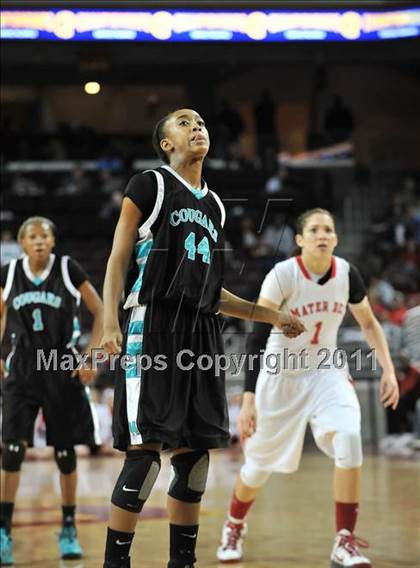 Thumbnail 3 in Canyon Springs vs. Mater Dei (CIF SoCal D1 Regional Final) photogallery.