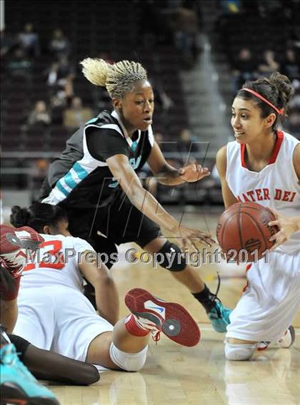 Thumbnail 3 in Canyon Springs vs. Mater Dei (CIF SoCal D1 Regional Final) photogallery.