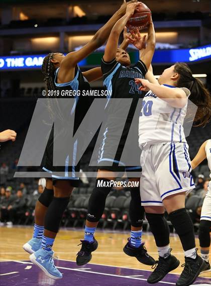 Thumbnail 3 in Caruthers vs Ramona (CIF State D5 Final) photogallery.