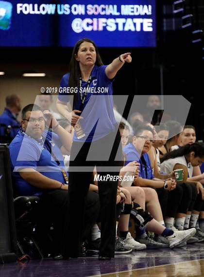 Thumbnail 2 in Caruthers vs Ramona (CIF State D5 Final) photogallery.