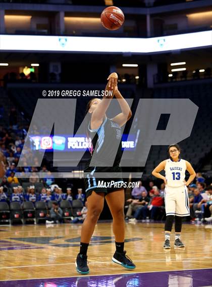 Thumbnail 1 in Caruthers vs Ramona (CIF State D5 Final) photogallery.
