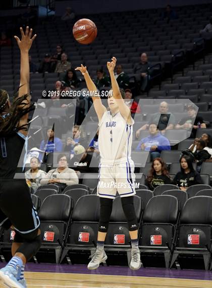 Thumbnail 3 in Caruthers vs Ramona (CIF State D5 Final) photogallery.