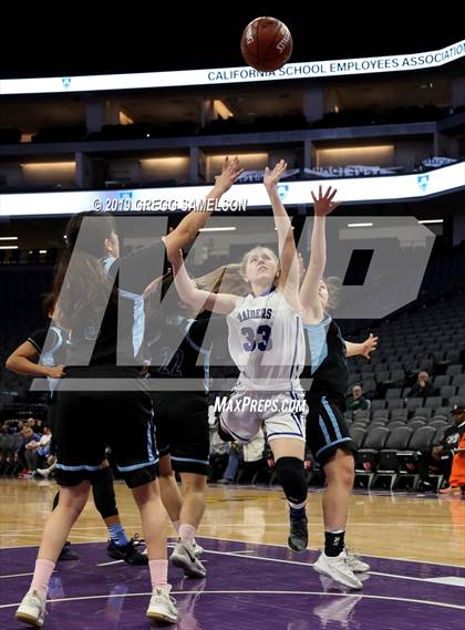 Thumbnail 1 in Caruthers vs Ramona (CIF State D5 Final) photogallery.