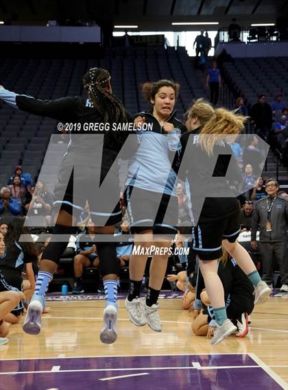 Thumbnail 2 in Caruthers vs Ramona (CIF State D5 Final) photogallery.