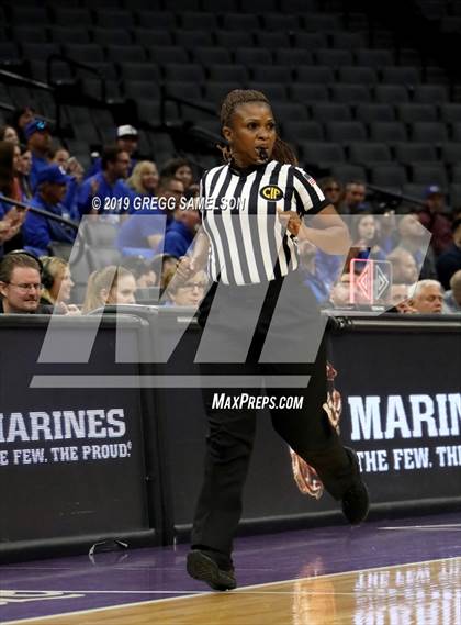 Thumbnail 1 in Caruthers vs Ramona (CIF State D5 Final) photogallery.