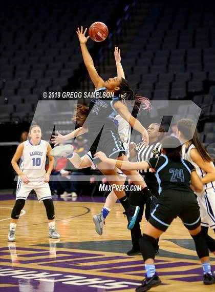 Thumbnail 1 in Caruthers vs Ramona (CIF State D5 Final) photogallery.
