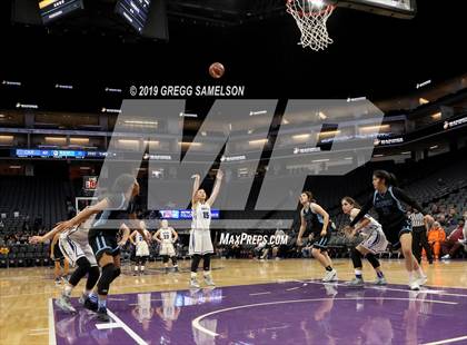 Thumbnail 2 in Caruthers vs Ramona (CIF State D5 Final) photogallery.